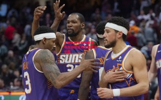 易胜博体育-太阳队防守松弛惹祸，布克持续高效出击锋芒毕露