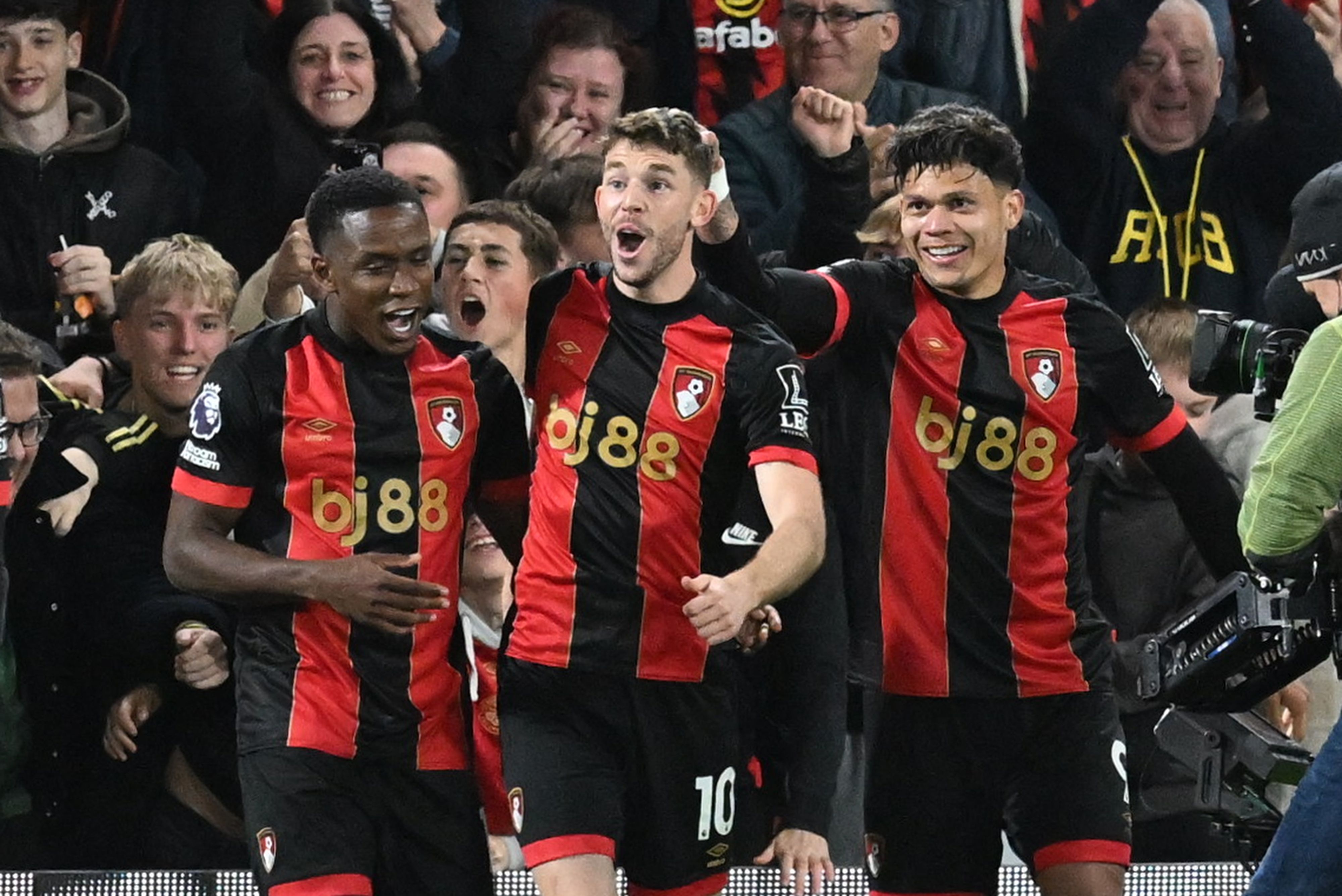 曼城大胜伯恩茅斯,英超夺冠在望-第2张图片-易胜博体育 曼城大胜伯恩茅斯,英超夺冠在望-第2张图片-易胜博体育